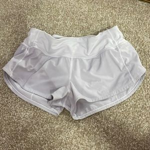LULULEMON 2.5 white speed up shorts